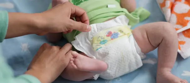 3 miesieczne niemowle wije sie e czasie zmiany pieluchy