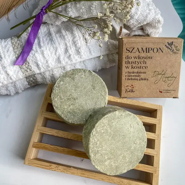 szampon w kostce lush do włosów tłustych jałowiec