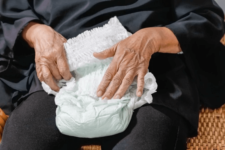 lekarka odmowila 90 letniej kobiecie wypisania refundacji na pieluchomajtki