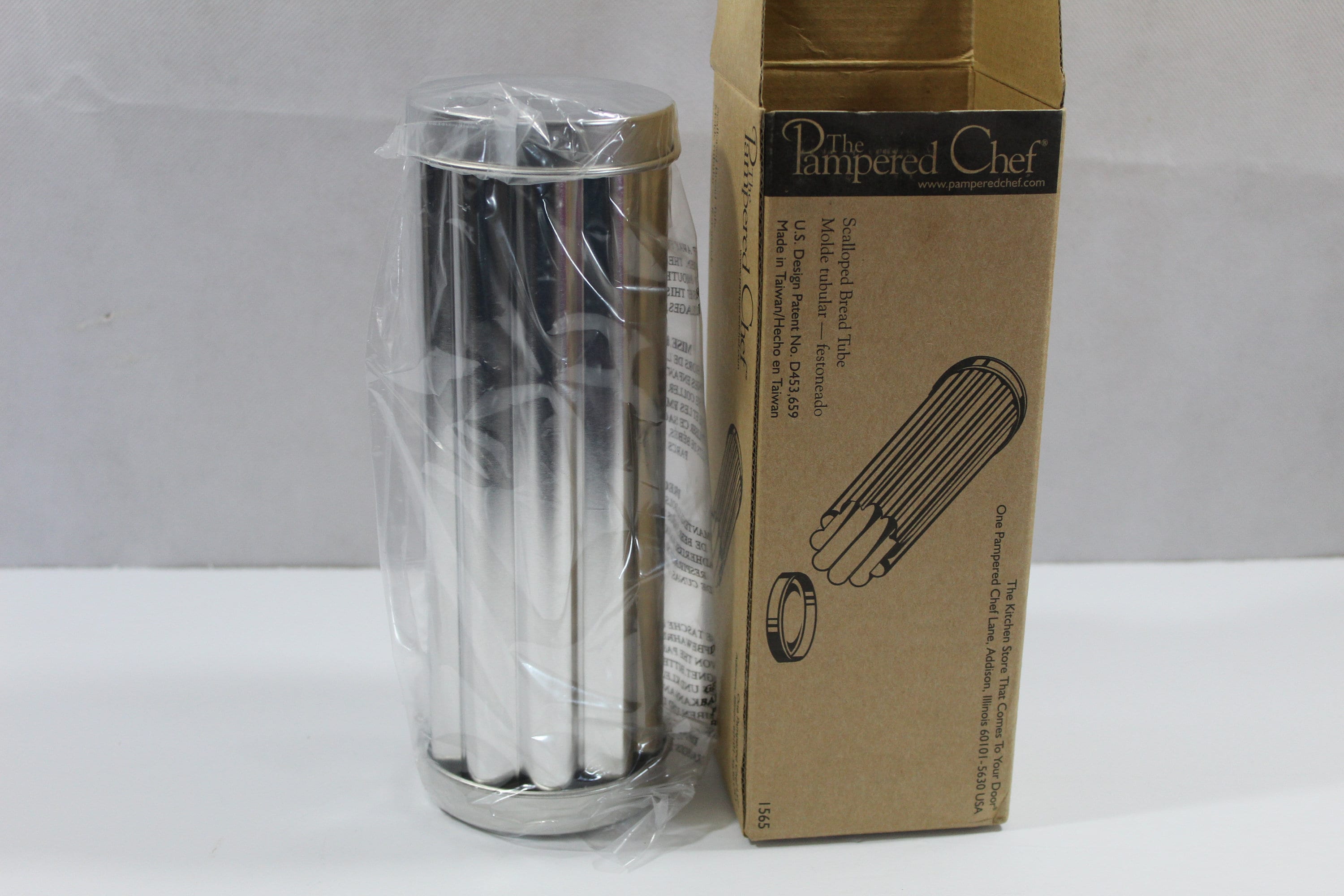 pampered chef scalloped bread tube