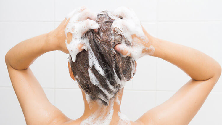 ile razy polać szampon na głowę
