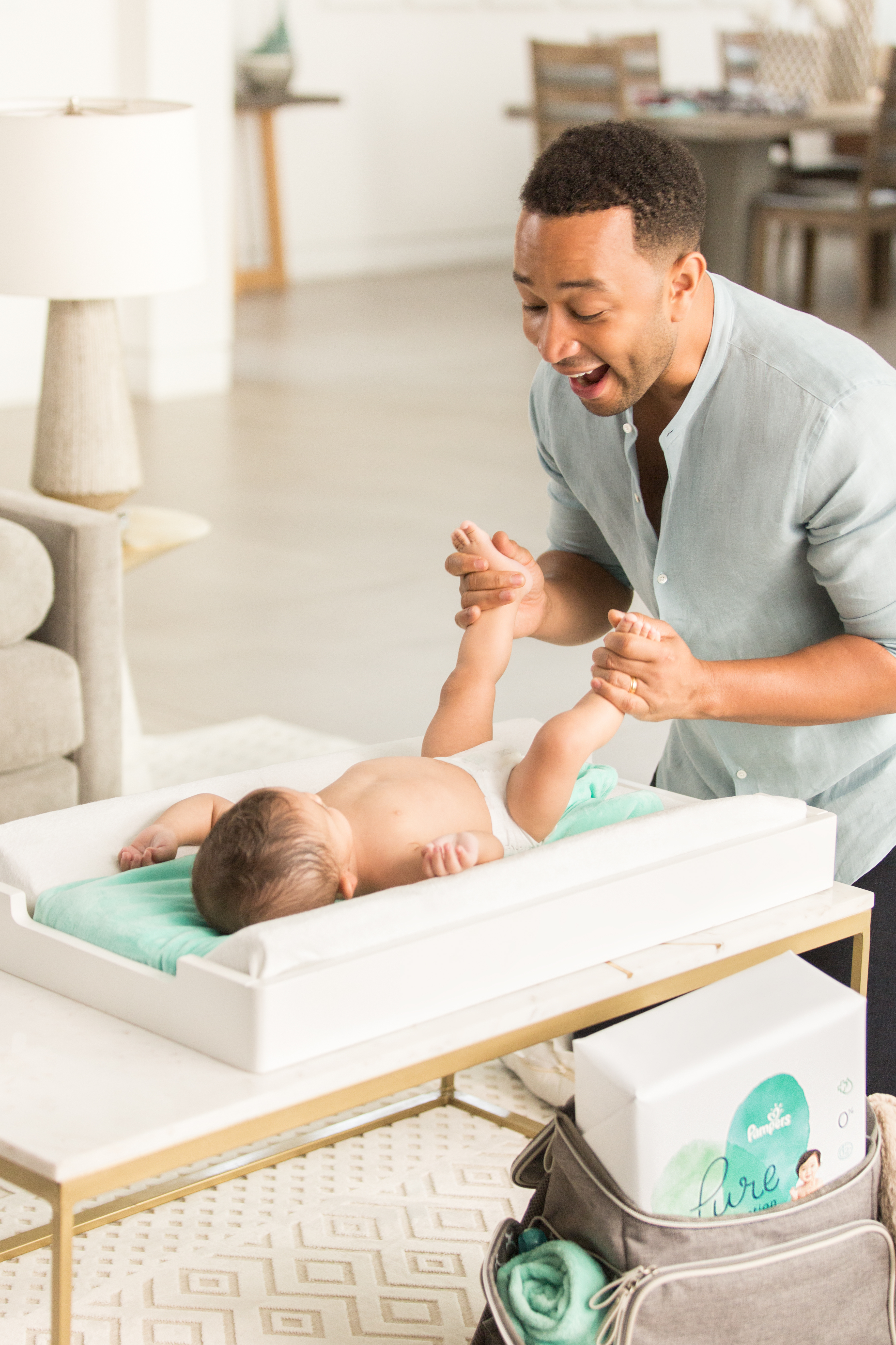 reklama pampers john legend