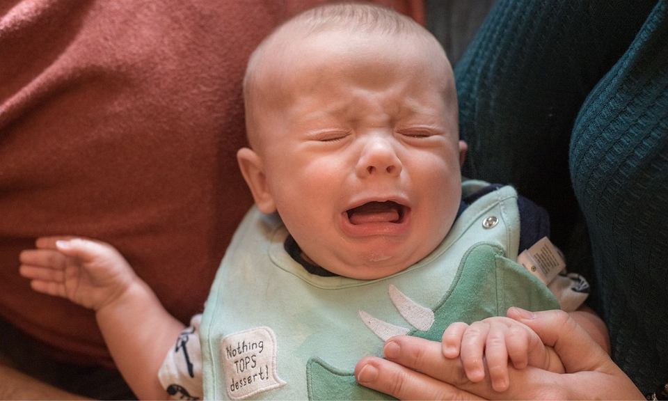niemowlę zaczelo płacze przy zmianie pieluchy