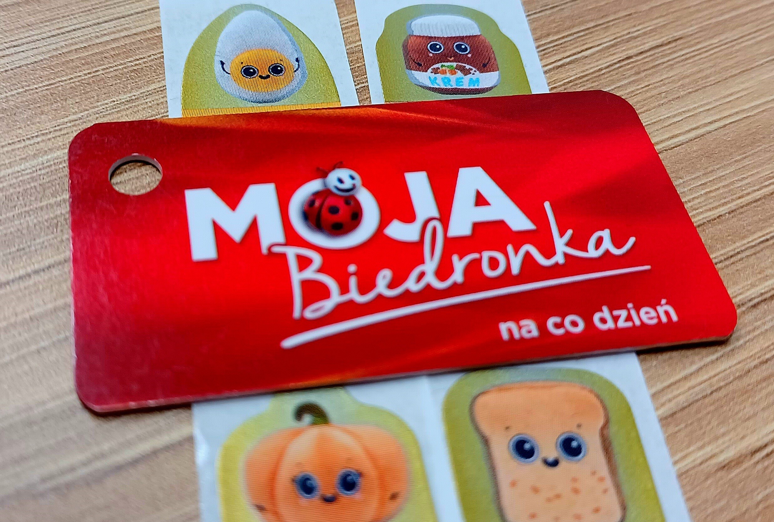 pieluchy biedronka a naklejki