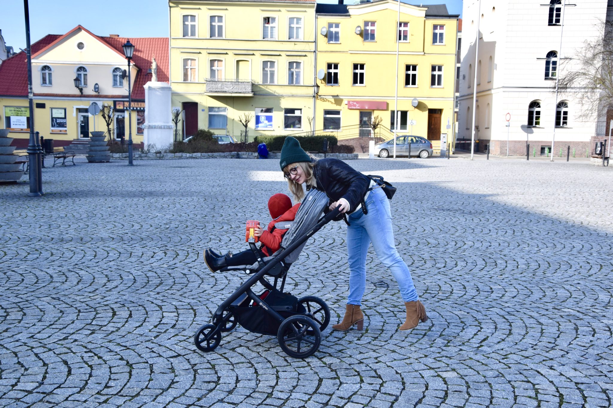 do którego roku życia dziecko nosi pieluchy