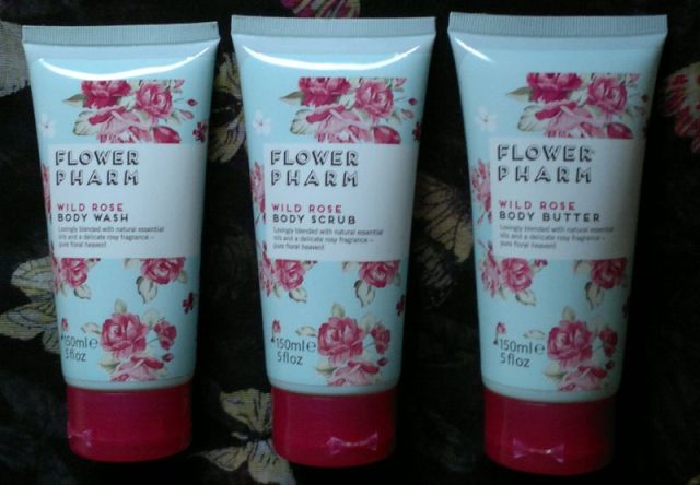 flower pharm wild rose pamper bag