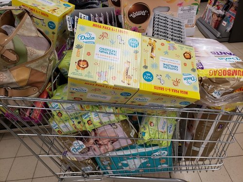 mega pampers box biedronka